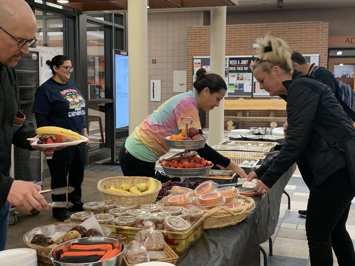VHSTL's tweet photo. WHAT’S GREAT TODAY?  VHS and WCC staff are fueling up for a fabulous day of professional development!  #engageVHS https://t.co/V3TESeTb0L