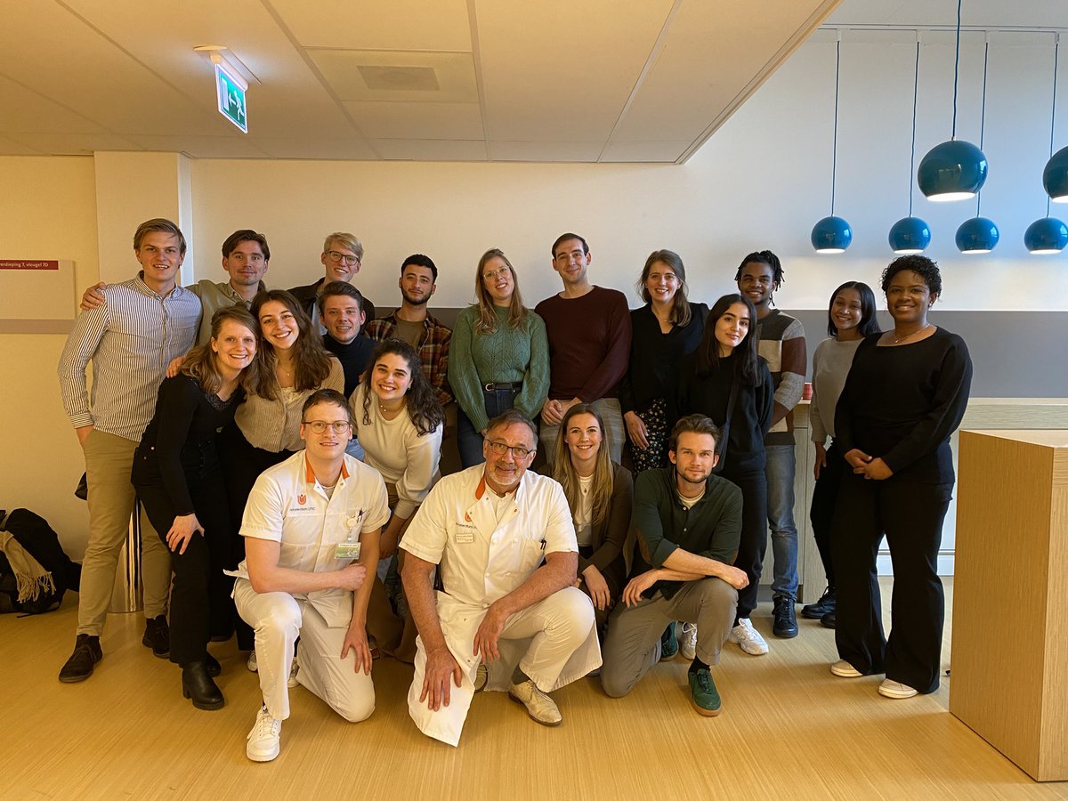 ArmandGirbes's tweet photo. Vandaag hadden we op onze IC, jonge enthousiaste &amp; bevlogen trainees van @MinVWS op bezoek om onze praktijk toe te lichten, waarbij ze ook bijna-echte patiënten behandelden in de simulatieruimte. Een goed initiatief van IC-verpleegkundige annex VWS medewerker Thomas Smits. https://t.co/Mr1inNbAxh