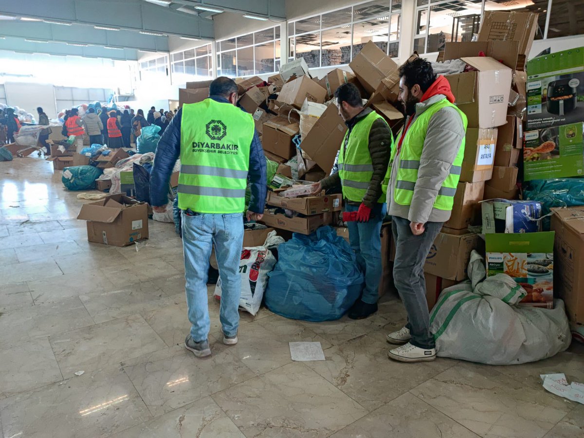 Avdalı İlk-İHO olarak,Sosyal  Sorumluluk Projesi kapsamında  Diyarbakır 'daki depremzedeler için gelen yardımların istiflenmesinde çalıştık.Bütün ülkemize geçmiş olsun.Hayatını  kaybedenlere Allahtan Rahmet, yaralılara  acil şifalar dileriz.
<a href="/CinarMEM21/">Çınar İlçe Milli Eğitim Müdürlüğü</a> 
<a href="/Diyarbakirmem/">Diyarbakır İl Millî Eğitim Müdürlüğü</a>
<a href="/ideaziz1/">Mehmet Aziz İDE</a>