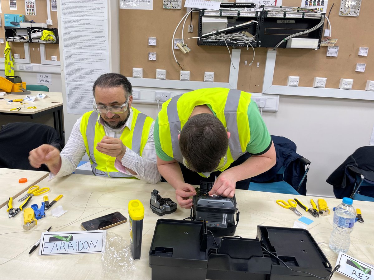 Aim2Learn's tweet image. '@bradfordmdc We're excited to bring our innovative Telecoms certification to Bradford next month! 

Check out our Leeds learners getting to grips with fibre splicing