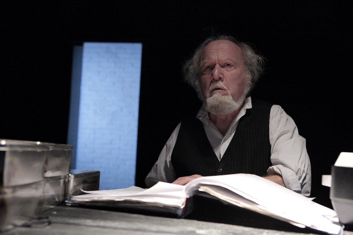 EmilioTargia's tweet photo. #lallo Ciao, #giancarloilari. Anima grande di #parma. I tuoi occhi, la tua voce. Le tue parole, la tua luce. I tuoi racconti, il tuo teatro, la tua integrita’. Roba che resta. Per sempre Grazie ❤️ @TeatroDueParma https://t.co/44886qbQKw