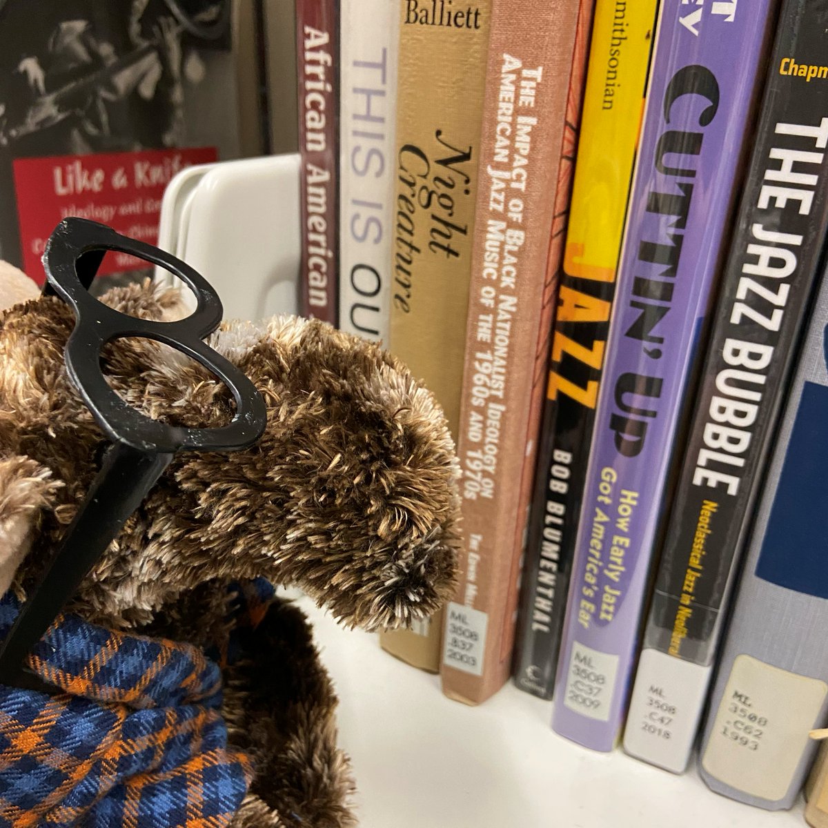GburgColLibrary's tweet photo. We’re at the end of the week, and the Moose is wrapping up by reading up on the history of jazz! This is your last chance for now to find the Moose, snap a selfie with him, and take the photo to the Check Out Desk for a treat!

Now, I wonder if he’ll show for 3@3 this afternoon… https://t.co/7FxcbHYIwm