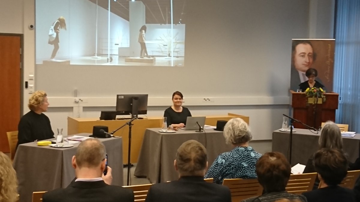 KyostiVarri's tweet photo. Yksi @tainale'htosen #väitöskirja'n päätuloksista on, että lukiokoulutuksen uudistaminen on kompleksinen ilmiö. Kontingenssiteoria auttaakin ymmärtämään paikallisen toimintaympäristön merkitystä. #lukio @unichydenius @najatouakrim @ProfHeidi https://t.co/LzqMeMDHia https://t.co/P4QruCdyDE