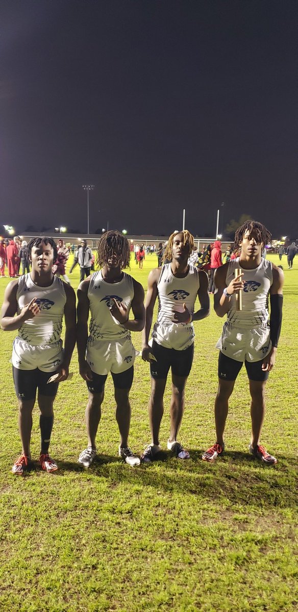 CEKingTrack's tweet photo. The boys 4x2 team placed 1st overall at the NorthShore relays @JosephPrescot_ @JtWelch34 @CP_2024 @luhvonte7 !! https://t.co/3Kaq8Wh7JF