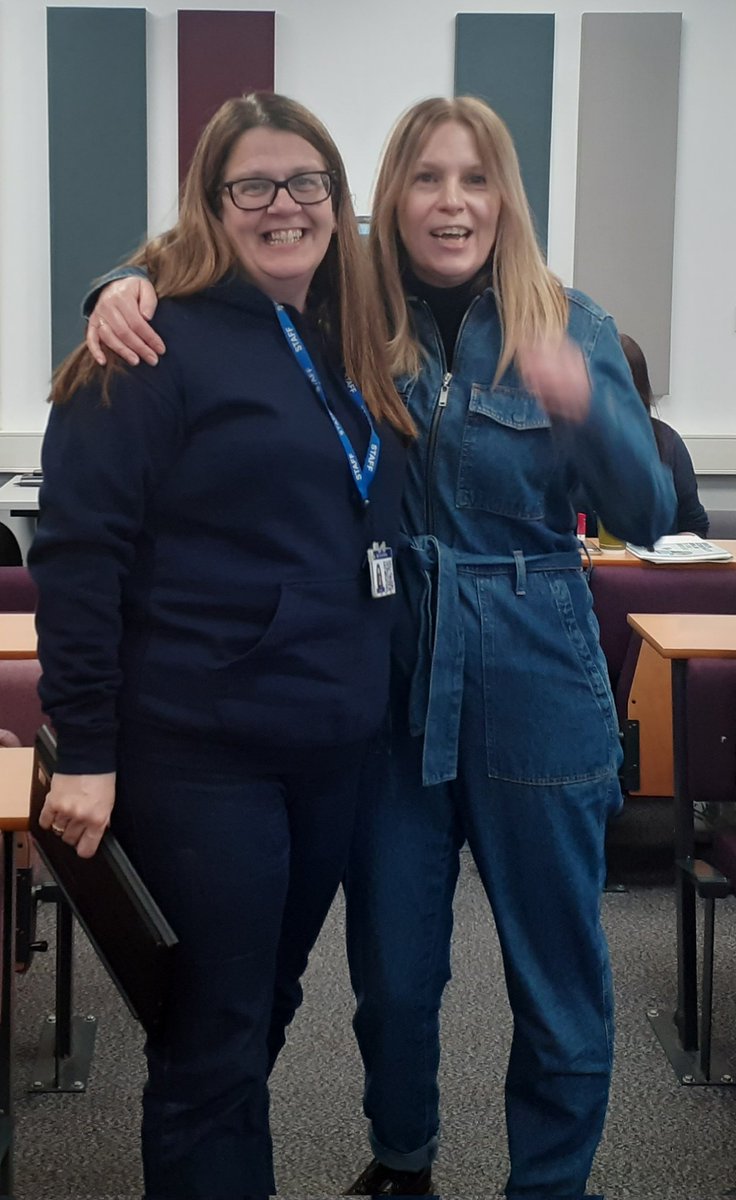 Siân Tiwtor tweet media