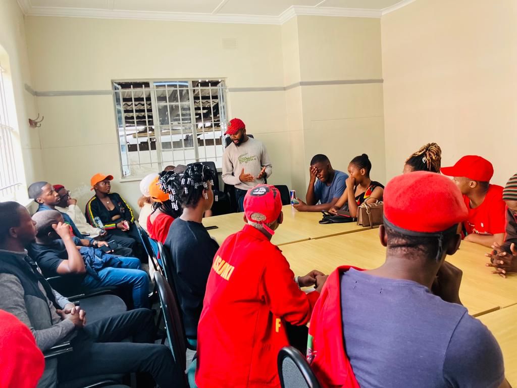 EFFYouthCommand's tweet photo. ♦️Happening Today♦️

EFFSC Deputy President, Mzukisi Mnotoza, leading a mass recruitment drive and Sizofunda Ngenkani Campaign at University of Fort Hare, Sabelo Hoyo Branch.

#JoinEFFSC
#EFFTurns10 https://t.co/c2X3MK3OYb