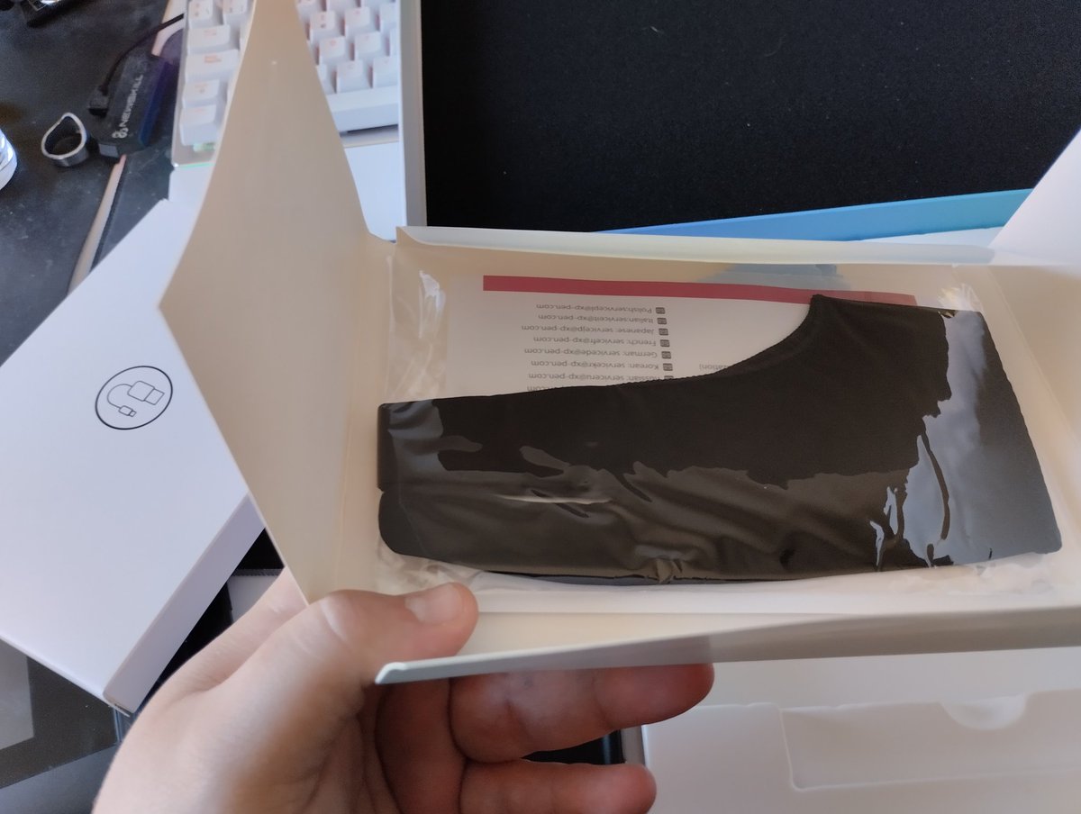 Buenas gente, vendo Pantalla Gráfica Artist 12 nueva, sin usar. Todos los accesorios y caja original en perfecto estado. 150€ más gastos de envío. Interesades MD. Se agradece difusión.