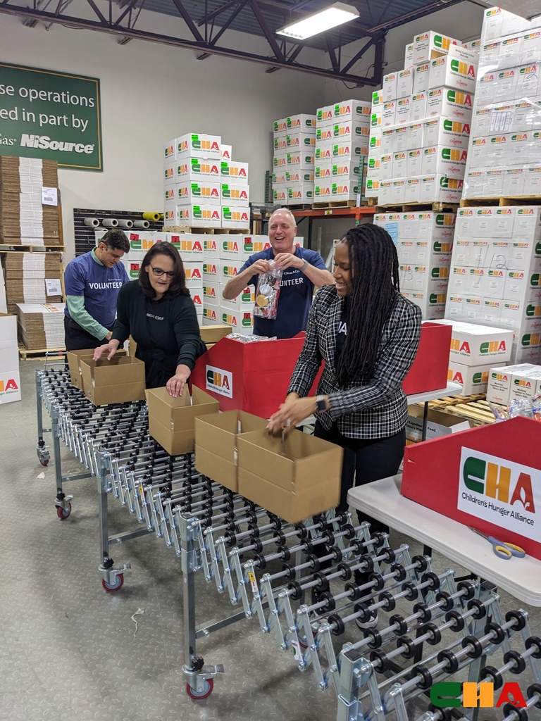 CHAOhio's tweet image. 🙌🥪 Thank you to @Chase for packing meals with us! ⁠
⁠
1 in 5 children in Ohio may not know where their next meal will come from. They packed: 𝟴,𝟲𝟱𝟬 total meals for children all over Ohio! Thank you again Chase employees for your hard work.

#Chasebank #Chase #hunger