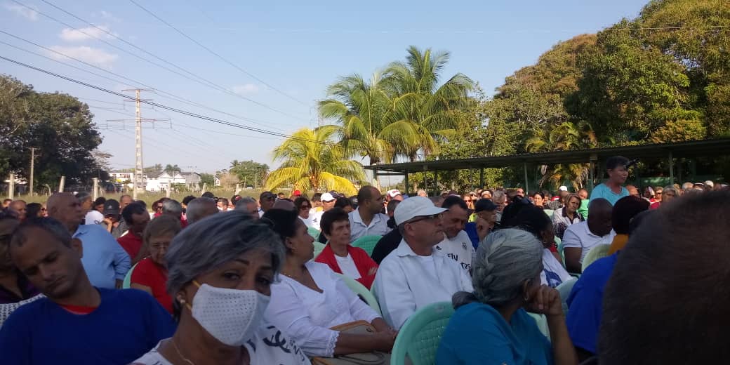 RosaPerez7408's tweet photo. Con la presencia del 1er secretario del Comité Central del Partido y Presidente cubano Miguel Díaz-Canel,  se realiza el diálogo hoy con dirigentes y trabajadores del sector de la Construcción en Villa Clara #JuntarYVencer https://t.co/9dNuRh9BQ5