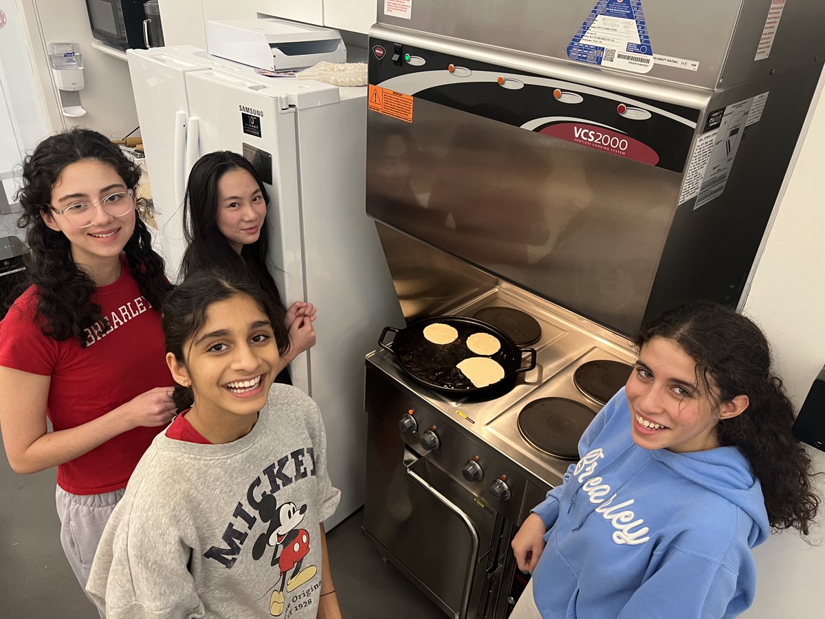 Cooking up new ideas during our 1st uninterrupted year in "The Idea Kitchen" <a href="/BrearleyNYC/">The Brearley School</a> - it's one of our "Innovation Hubs" for #MakerEd #STEAM...so of course we have #3dprinting...but who can compete w/ language teachers cooking w/ students? #Tortilleria time in Class VIII !!