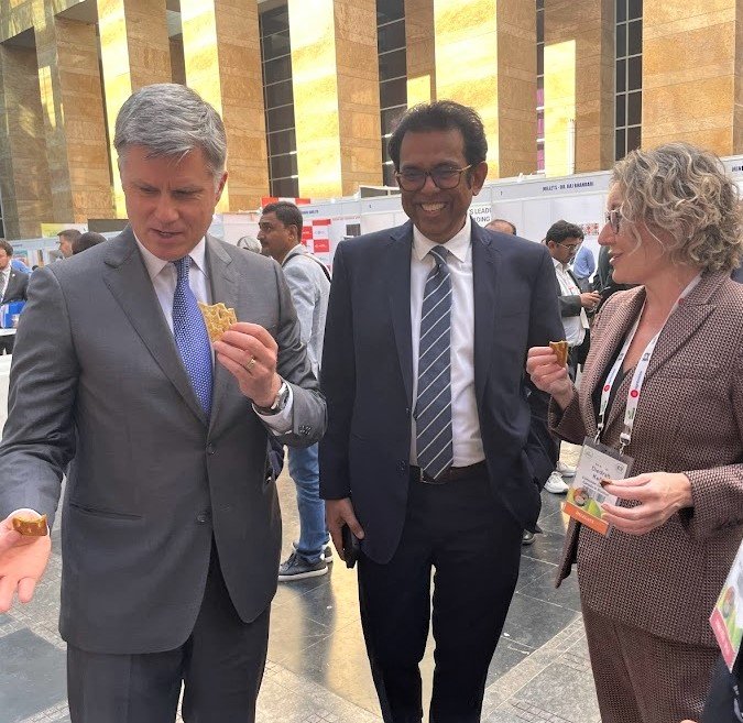 HCCanInd's tweet photo. DYK? ๐จ๐ฆ is a major exporter of healthy, sustainable pulses ๐ซ & ๐ฎ๐ณ is our most important customer. #Saskatchewan leads that trade.
Delighted to represent ๐จ๐ฆ at #PulsesConclave in Mumbai with SK Minister @DavidMaritSK & Canadian business leaders & industry experts.
#CdnAg๐ฑ https://t.co/Dki6gPnyCQ