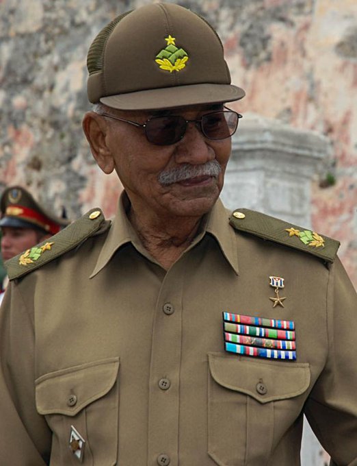 Conmemoramos el 96 aniversario del natalicio del Comandante Juan Almeida Bosque, figura indispensable de nuestra Revolución, leal compañero de #Fidel  y  #Raúl   #AlmeidaVive   #CubaPorLaVida #MejorEsPosible <a href="/cubacooperaven/">Brigada Médica Cubana en Venezuela</a> <a href="/MINSAPCuba/">Ministerio de Salud Pública de Cuba</a> <a href="/AdanVillavicen5/">Adan Villavicencio Guzmán</a> <a href="/altunaga_perez/">Esthet Perez altunaga</a>