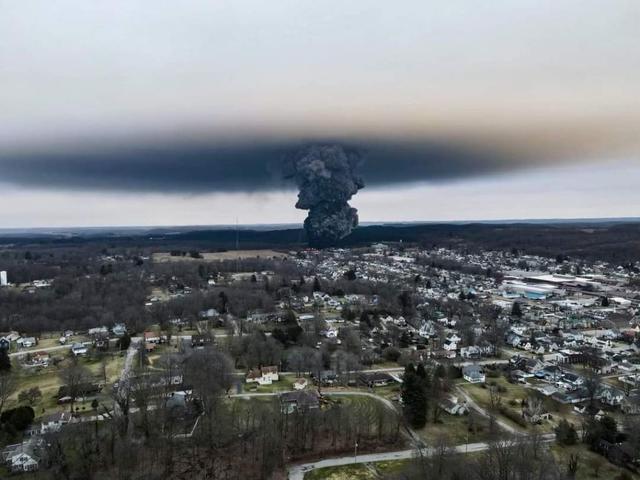 Apparently some in the US take a wandering civilian balloon as a big threat while the explosive train derailment and toxic chemical leak Not. #OhioChernobyl