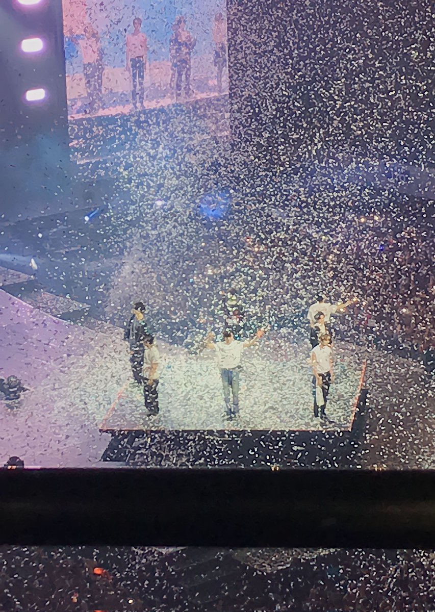 4LLF0RKSN's tweet photo. 020323 — no one compares, you stand alone, to every record i own ♡ https://t.co/HP8YBBPRjL