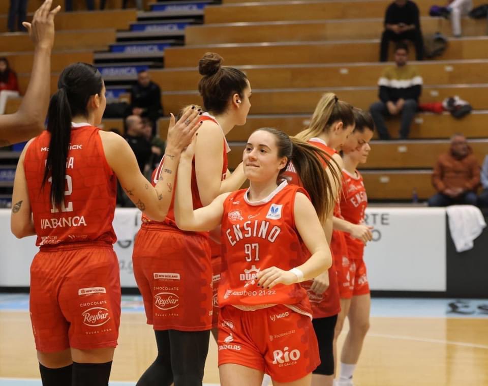 EnsinoLugoCB's tweet photo. Llegó el día soñado, llegó la recompensa al esfuerzo, llegó el debut en la Liga Femenina Endesa para Carmen Suárez y Marta 
Fernández 👏👏‼️‼️‼️ https://t.co/W7qmOdyxz7