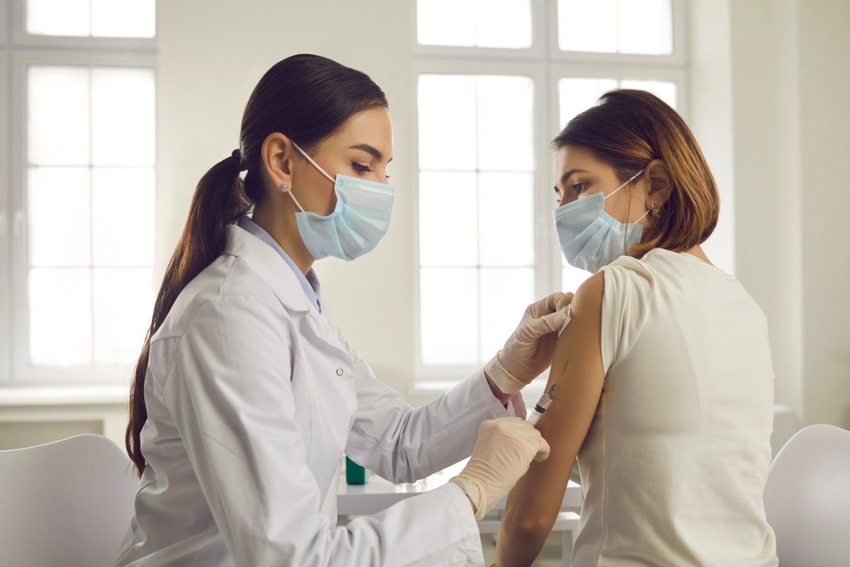 DrVivienBrown's tweet photo. A newer Pneumonia Vaccine w/ 20 different types of bacteria is now available. Pneumonia is a serious infection caused by bacteria that can infect the sinuses, inner ear, lungs, blood, and brain. More #healthyagingtips #satmorning #marilynwetston #zoomereradio https://t.co/kxH1e88Pa9