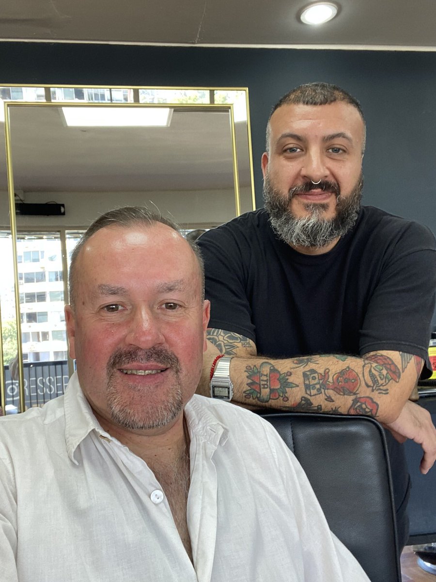 Listos pa volver al colegio como yo?… si tienen que ordenarse la chasca vayan a <a href="/OzBarberia_cl/">Oz Barbers & Hairdressers</a>  donde mi cumpa @jps_poillot que se pasa de buena onda, con cafecito incluido. Y si dicen que escuchan nuestro podcast Salgan de La Caja, se van con un 20% de descuento.