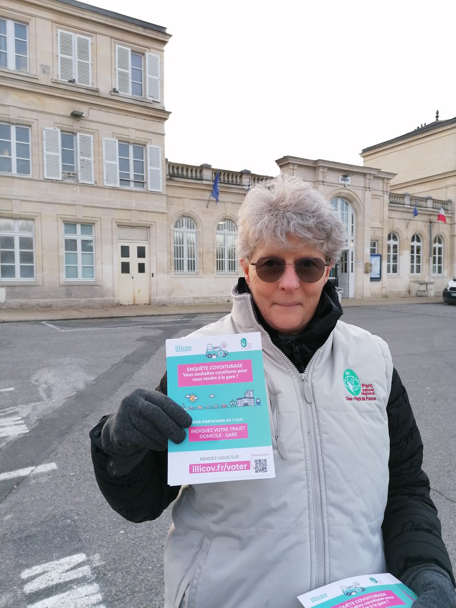 Distribution de flyers devant la gare d'Orry-la-Ville afin de mobiliser autour de la co-construction d'une ligne de #covoiturage. 

Une action menée avec le PNR de l'Oise par <a href="/laroueverte_cov/">La Roue Verte</a> 🚘