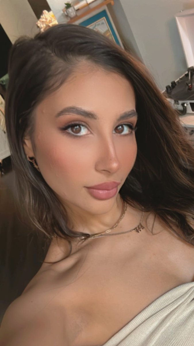 While you gaze upon the utter beauty of #GiannaDior, go follow these wonderful people too! #FF #