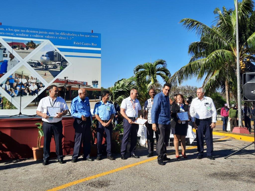 Reconocida la #ESPAC en el acto de celebración por el día del Trabajador de la Aviación Civil, en el Aeropuerto Internacional Juan Gualberto Gómez de Varadero, sede del Acto Nacional.✈️🇨🇺
#vocaciónunidadcompromiso
#AviaciónCubana
#Cuba