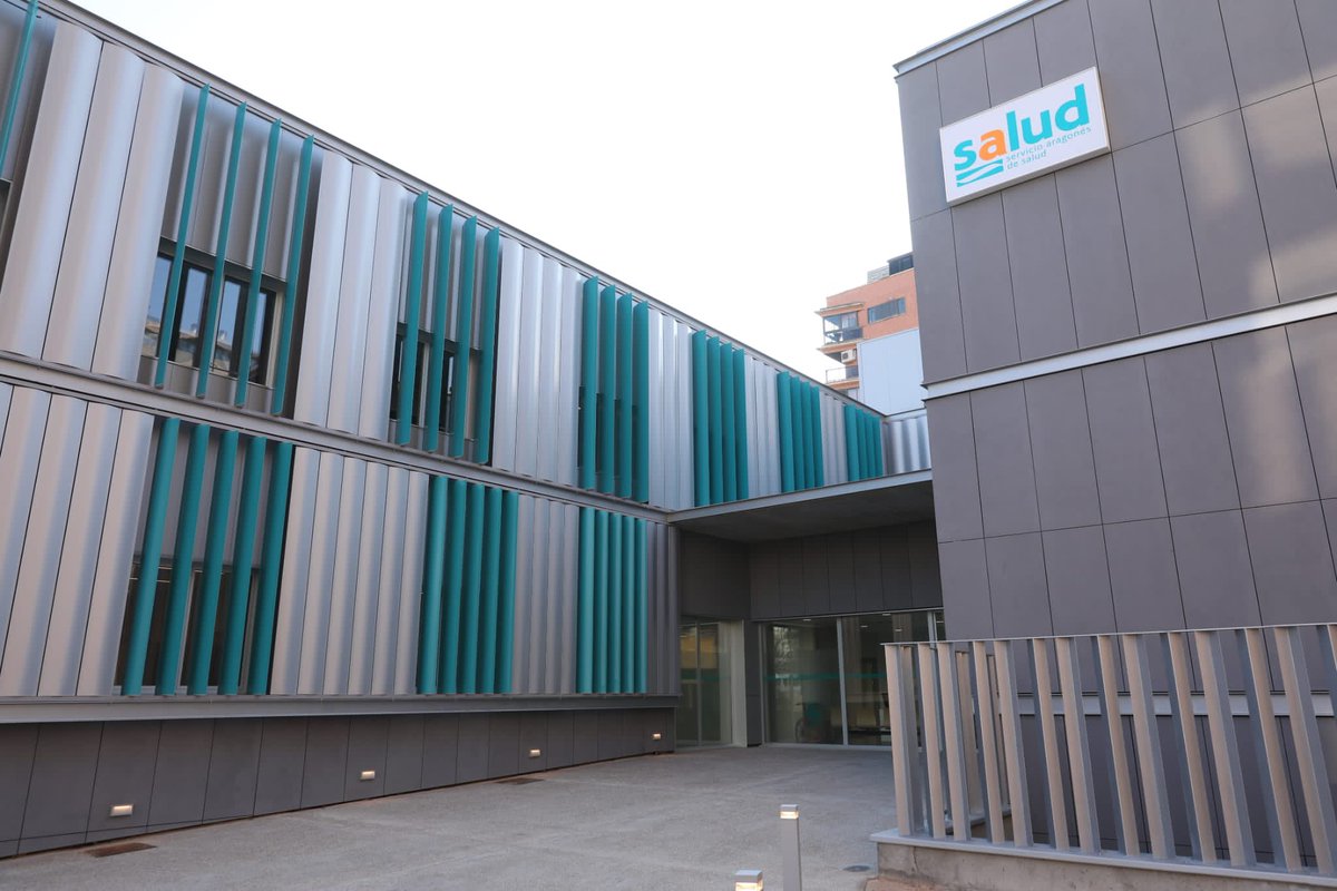 lolaranera's tweet photo. Los vecinos de #ElRabal ven cumplidas hoy sus reivindicaciones con la culminación de las obras del nuevo centro público de Salud en el Barrio Jesús 🏥
Unas instalaciones que cuidan la atención al paciente y demuestran el compromiso de @JLambanM y @aragonpsoe con Zaragoza ❤️ https://t.co/bQTtJIGF8P