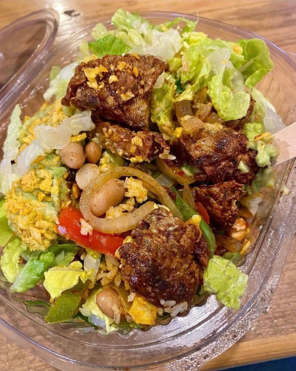 boojummex's tweet photo. Served with diced pineapple and exclusive vegan chipotle sour cream, our vegan Mock Alt Pastor is the real deal 😎
📸 @biavegan8#vegan #vegetarian #meatfree #meatalternative #mock #mockmeat #alpastor #boojum #boojummex #mexicanfood #burritobowl https://t.co/uR5G1XK7Vl