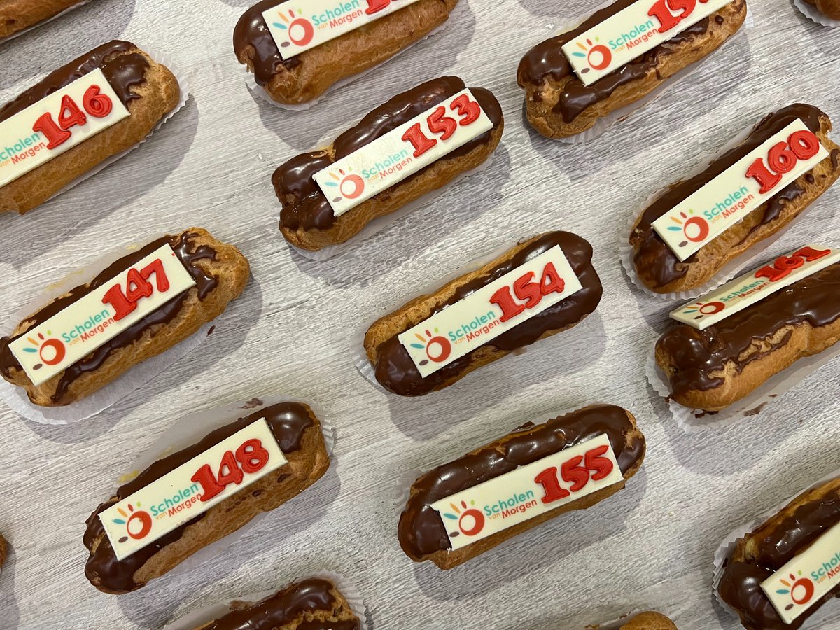 ScholenvMorgen's tweet photo. #mijlpaal 182 scholen OPGELEVERD! 🎉
Dat vieren we met onze collega's en... 182 eclairs. Elk individueel genummerd, voor elk uniek project in het programma 🤩Proficiat aan het hele Scholen van Morgen team door de jaren heen! 👏 https://t.co/vXwc3AdPVa