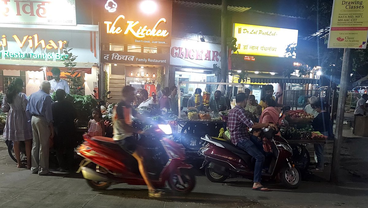 ramchandra_pai's tweet photo. @TMCaTweetAway @ThaneCityPolice @News18lokmat We the Shopkeepers at Old Mhada Colony Road, Vasant Vihar are facing daily Problems of these illegal hawkers who don't even leave a place for our customers to enter. Despite raising oral complaints no action has yet been taken. https://t.co/gLr38Eemhl