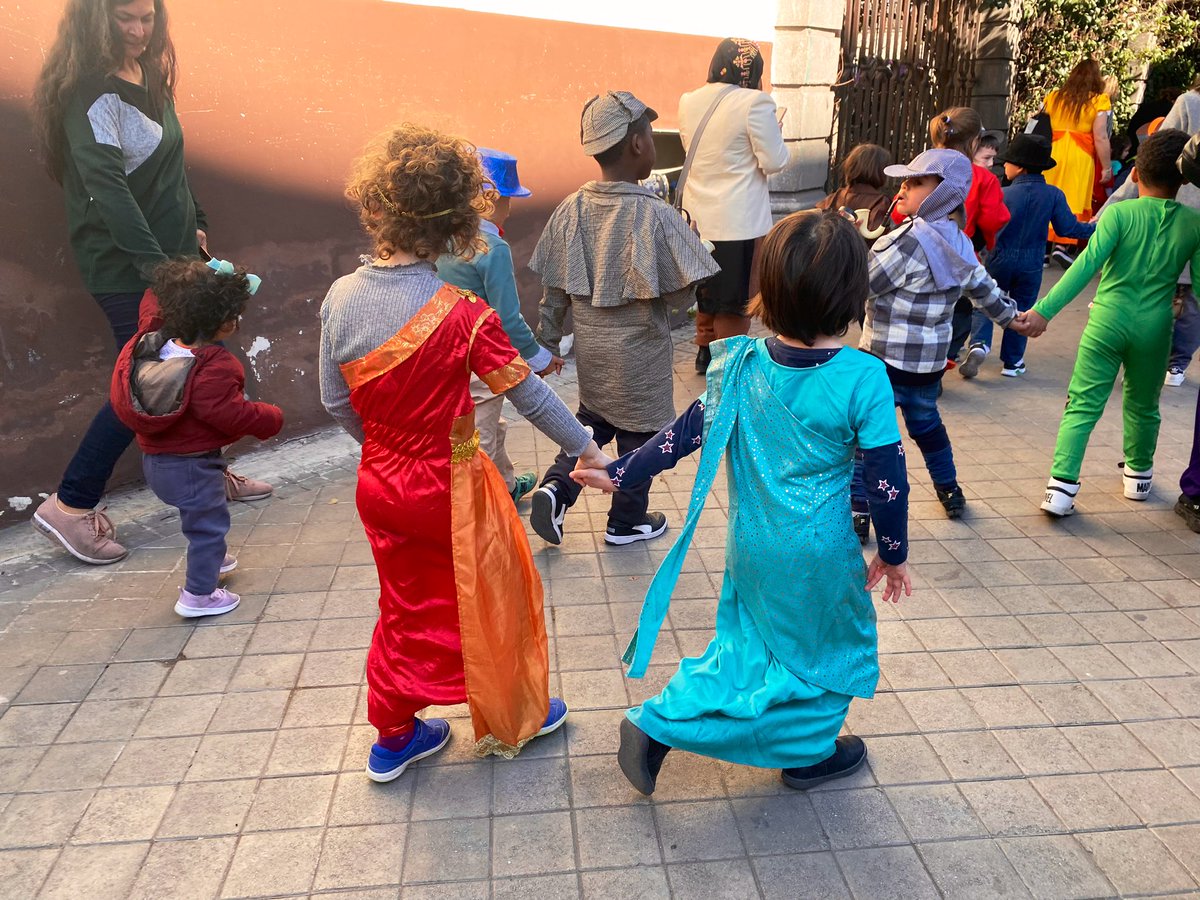 AMPAEmilia's tweet photo. Pasacalles de carnaval ☀️☀️
En el Emilia nos va la marcha 😎

#Carnaval https://t.co/2ZXYbULTIv