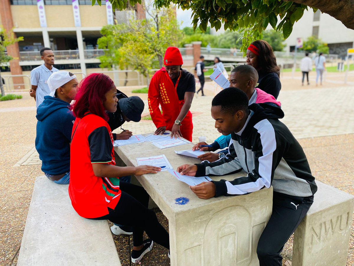 EFFYouthCommand's tweet photo. ♦️Happening Today♦️

EFFSC Treasurer General, Amanda Ntombela, leading a mass recruitment drive and Sizofunda Ngenkani Campaign at University of North West, Mafikeng Campus.

#JoinEFFSC
#EFFTurns10 https://t.co/YAQWaesbGU