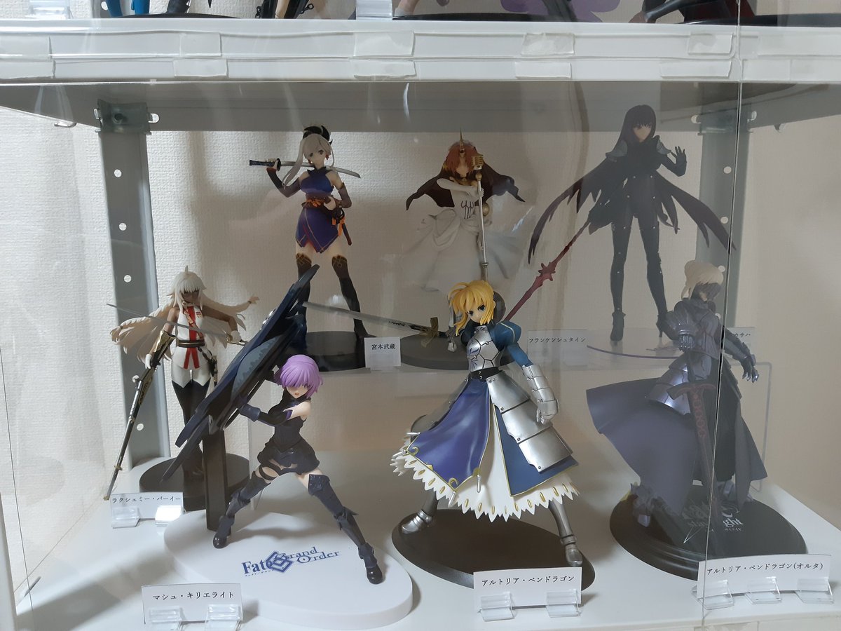 mask_ver's tweet photo. 「武器持ちフィギュア」を集めていたら…知らず知らずFateキャラが増えてしまった😵💧
(葛飾北斎・楊貴妃・清少納言は武器持ちじゃないが。。。) https://t.co/NLrv5v2HwN