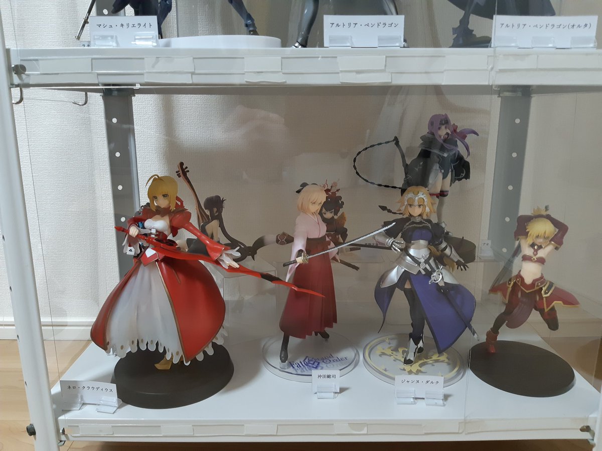 mask_ver's tweet photo. 「武器持ちフィギュア」を集めていたら…知らず知らずFateキャラが増えてしまった😵💧
(葛飾北斎・楊貴妃・清少納言は武器持ちじゃないが。。。) https://t.co/NLrv5v2HwN