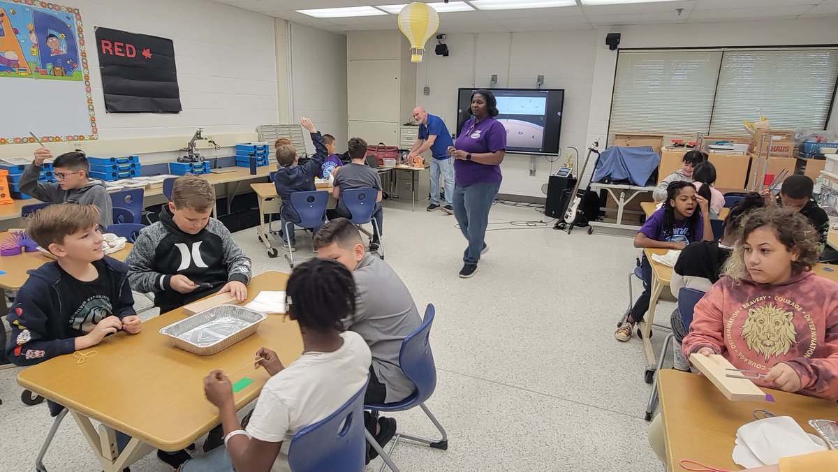 TechTeachVB's tweet photo. These 5th gr Ss at @oceanlakeses are exploring sound concepts and making meaning through hands-on exploration.  #vbits #vbcontent
#soundwaves
#pitch
#hertz
@CarlPeake https://t.co/pg7asjSDku
