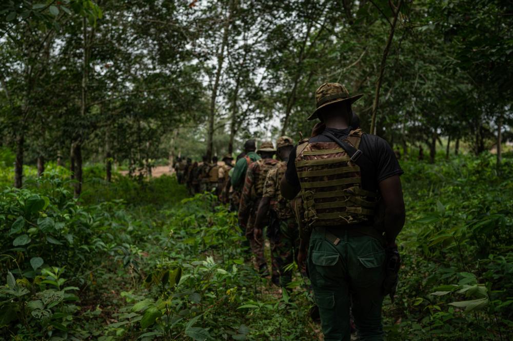 USSOCAF's tweet photo. The U.S. maintains a strong relationship with #CotedIvoire. The #AfricanPartner nation hosted #Flintlock22 and will assist #Ghana with hosting #Flintlock23. Ivoirian forces also conducted a Joint Combined Exchange Training with U.S. #SpecialOperationsForces last September. https://t.co/gpAviY2u3P