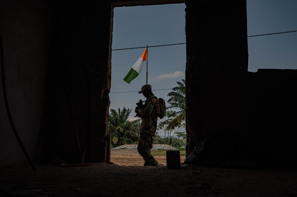 USSOCAF's tweet photo. The U.S. maintains a strong relationship with #CotedIvoire. The #AfricanPartner nation hosted #Flintlock22 and will assist #Ghana with hosting #Flintlock23. Ivoirian forces also conducted a Joint Combined Exchange Training with U.S. #SpecialOperationsForces last September. https://t.co/gpAviY2u3P