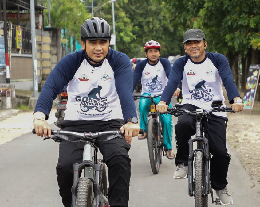 TajYasinMZ's tweet photo. العقل السليم في الجسم السليم

Santri harus sehat dan kuat..
Kuat menghadapi kenyataan hehehe.. https://t.co/zwYwK1ok0R
