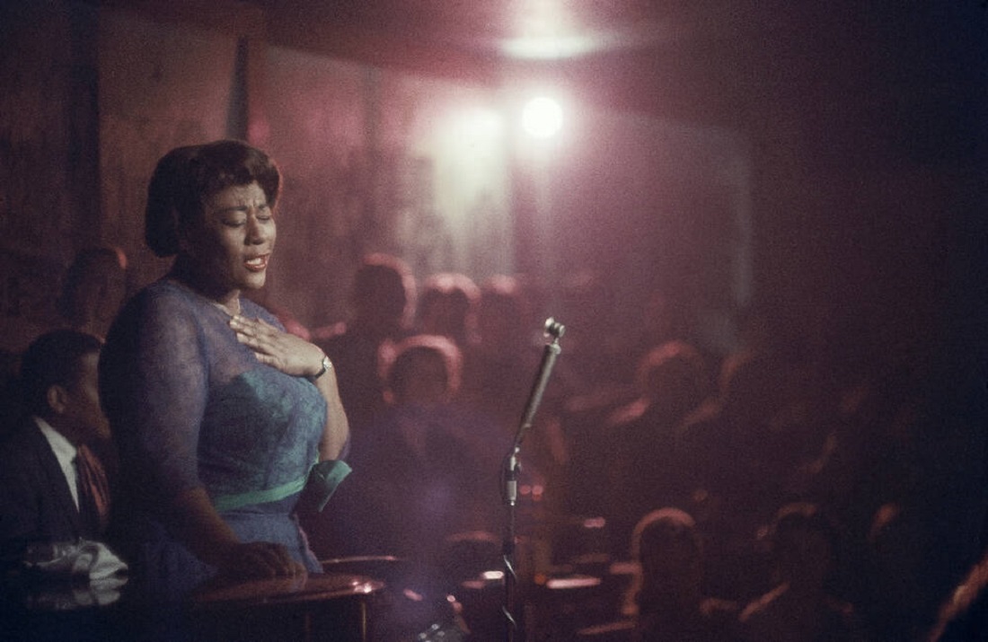 Marialovessea's tweet photo. #ViernesDeArte in #Chicago
Live At Mister Kelly's · Ella Fitzgerald
recorded August 10, 1958 @Mister_Kellys
🎶 https://t.co/dwxbXSWA2i
#EllaFitzgerald in 1958 performing at Mr. Kelly's nightclub on Rush Street in Chicago #QueensofJazz
📷 #photography © Yale Joel https://t.co/oq0Nu3RRUr