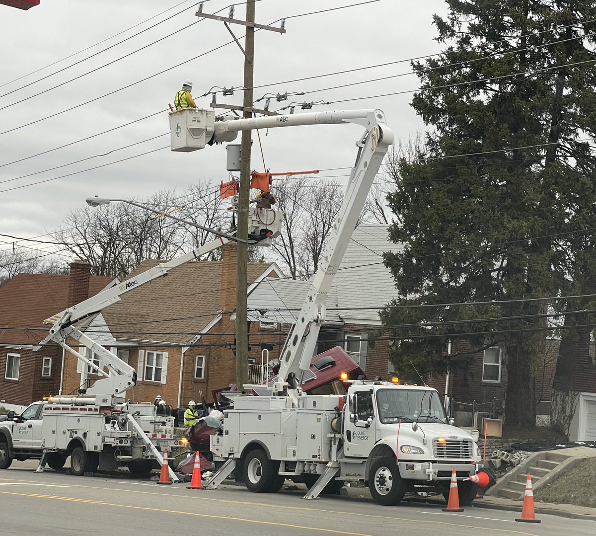 Jordan Vilines on Twitter "Duke Energy crews remain on scene working