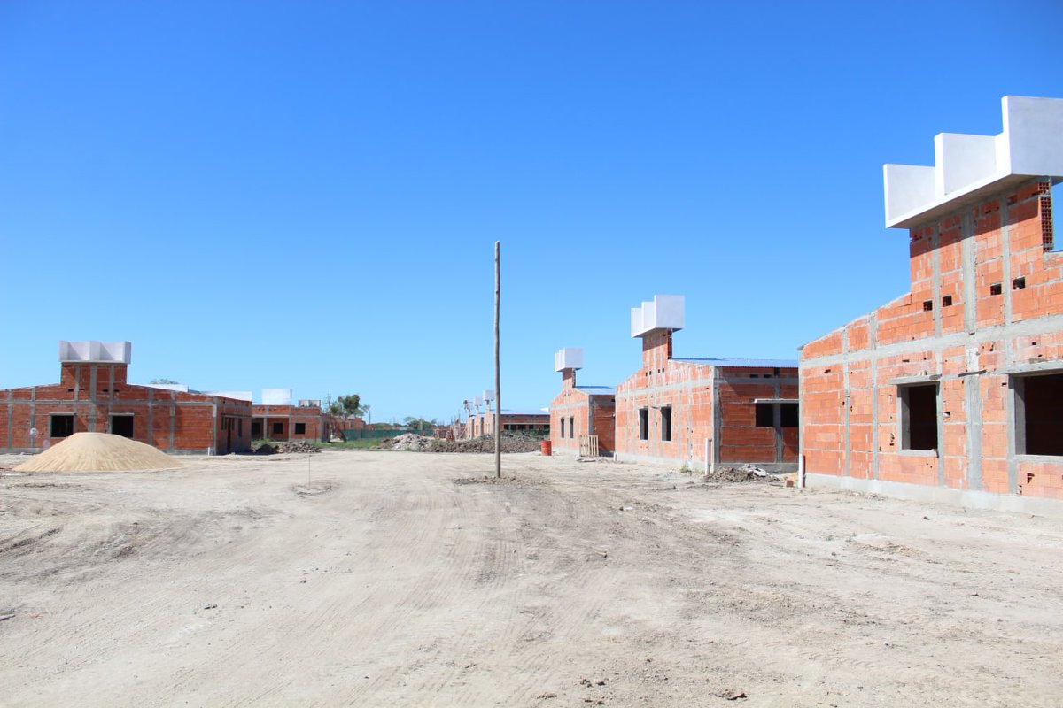 Con la construcción de 164 viviendas de <a href="/invico/">Instituto de Vivienda de Corrientes</a> en el barrio Santa Catalina, de #Capital, continuamos impulsando el desarrollo habitacional de la ciudad y brindando soluciones a las demandas de los vecinos 🏘 ¡Progreso!