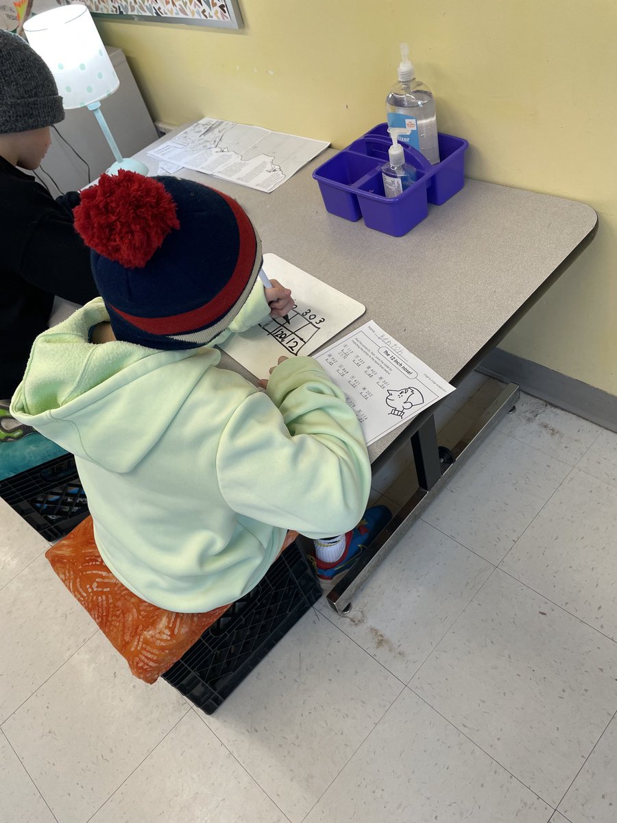 PrincMaranto's tweet photo. It may be an early release day but our RAVENs are focused, having fun and LEARNING! Text Detectives, Perimeter Races and lots if partner work!  ⁦@MelrosePS⁩. ⁦@RoosMelrose⁩ https://t.co/tnFEHfZYQe