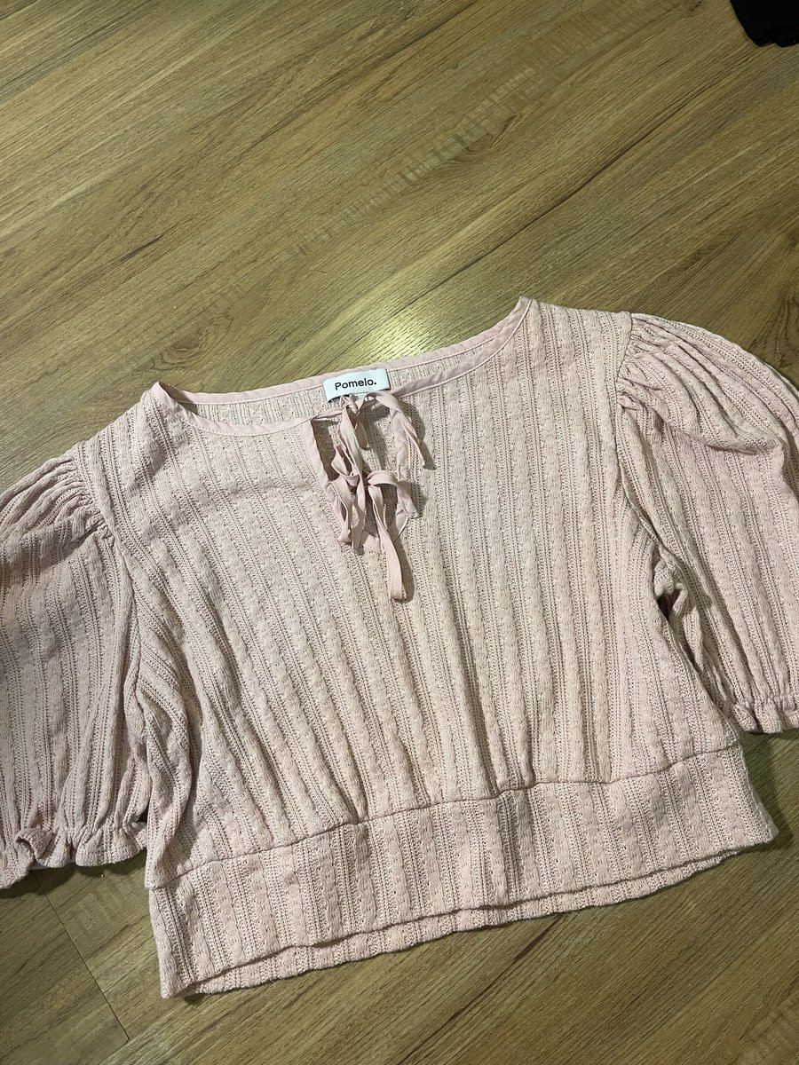 gipgib2's tweet photo. โล้ะจ้าาา !! กางเกงยีนส์ป้ายเเบรนด์ทั้งนั้น เสื้อทำงาน บลาๆขายถูกมากหลักสิบหลักร้อยต้นๆ รวมส่ง มาทางนี้เลยค๊าาาา เดี๋ยวทะยอยลงน้า 21.30 เจอเรยย🎉🎉🎉  #เสื้อผ้ามือสองสภาพดี #ส่งต่อ #ส่งต่อเสื้อผ้ามือ2 #ส่งต่อราคาถูก #ส่งต่อกางเกงยีนส์ #เสื้อผ้าทำงาน https://t.co/laocnEfcXM