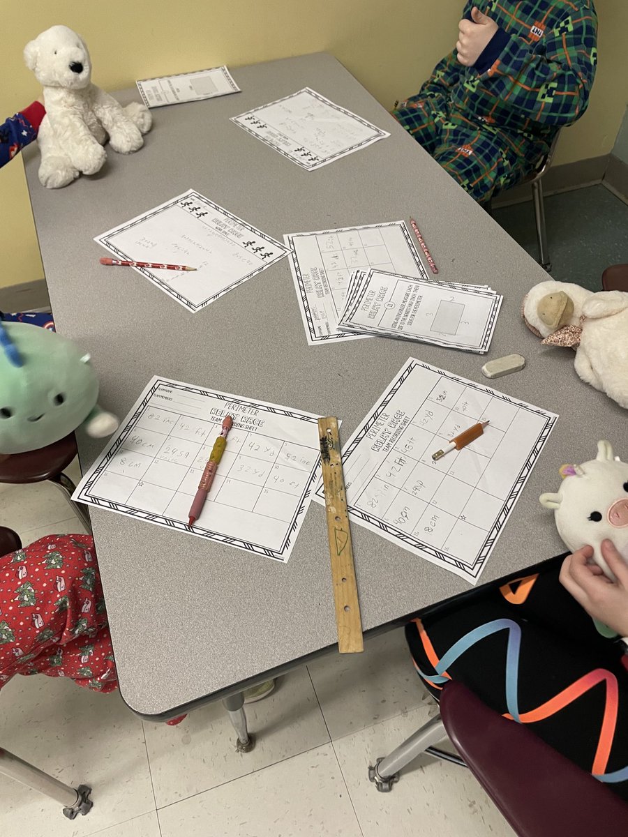 It may be an early release day but our RAVENs are focused, having fun and LEARNING! Text Detectives, Perimeter Races and lots if partner work!  ⁦<a href="/MelrosePS/">MelrosePublicSchools</a>⁩. ⁦<a href="/RoosMelrose/">Roosevelt School</a>⁩