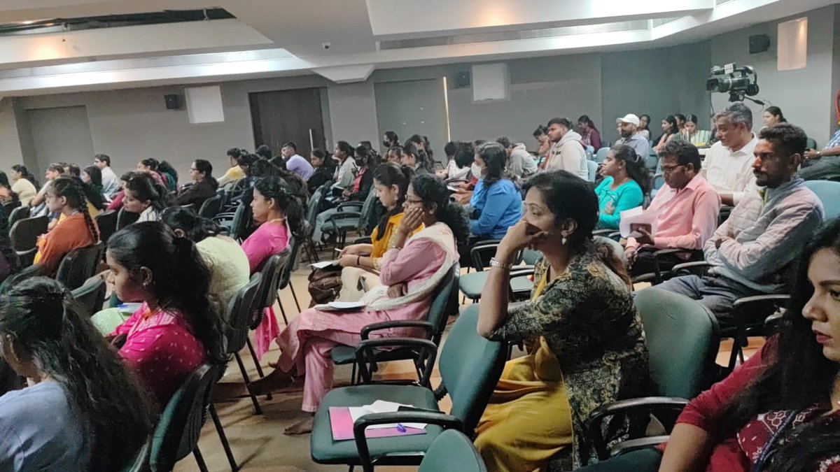 PrakashWKamatPK's tweet photo. Addressing d gathering on appropriate terminology&amp;language for Persons with Disability,at Dnyanprassarak College Women's Wing in time up with Goa Higher Education seminar on issues of women with disabilities, in Panaji today.
@SubhashGoa @discommgoa @Premroopalva @abhimurugkar https://t.co/LV7rIO10gC