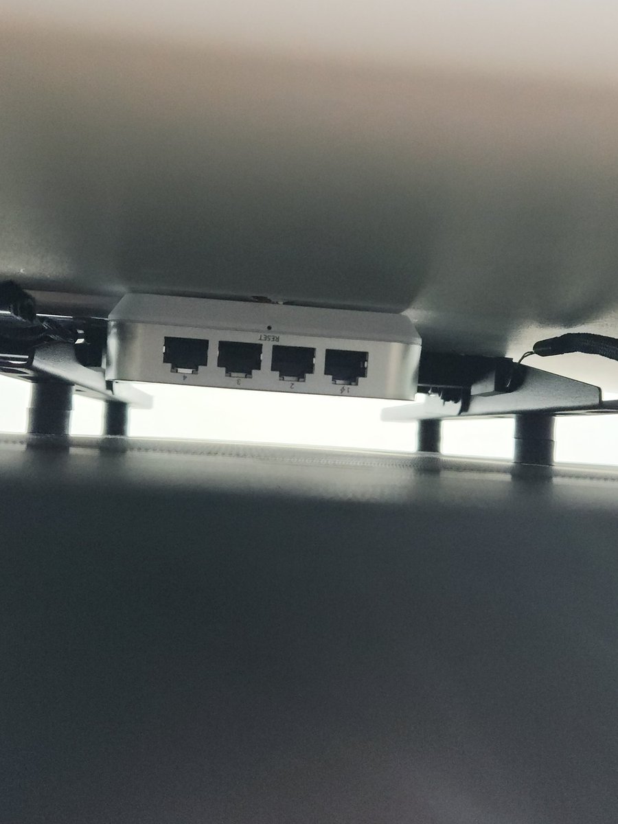 sheridancompute's tweet image. Fitting this was a snug fit. Some people have some mad arse requests ¯\_(ツ)_/¯ 

#unifi #inwall
