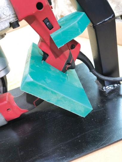 FarmShow's tweet image. Cutting small shapes with his portable bandsaw is easy since Ron Rawls built a stand. Stands available commercially were too expensive, too complicated, and often limited to certain bandsaws. #bandsaws #stand #portable farmshow.com/a_article.php?…