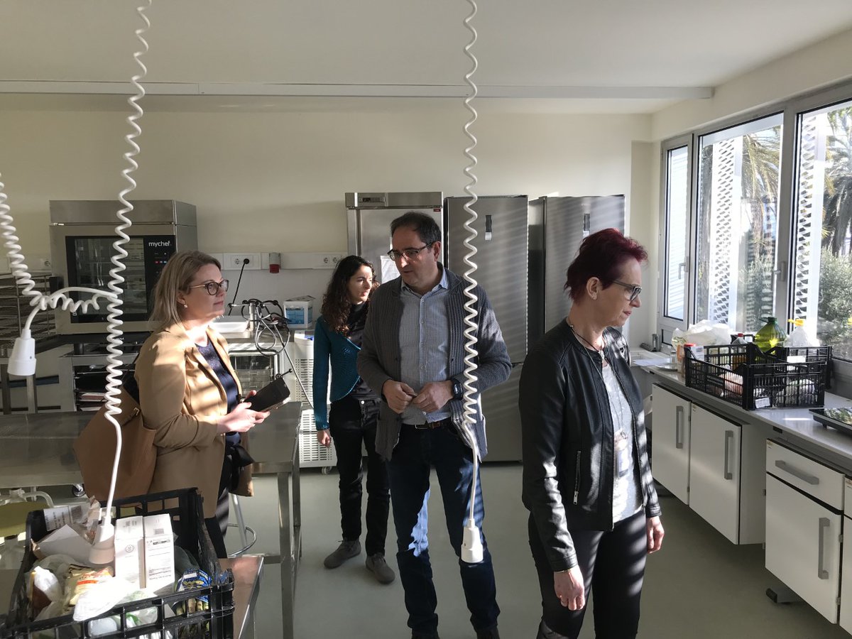 🍎This week we welcomed a Staff delegation of #FoodIndustry @Sakkyfi Kuopio 🇫🇮 who had the chance to jobshadow in Barcelona! Thank you @INS_EHTB and @InsAlimentsBCNschool @Mercabarna_mb for hosting our visting teachers and improve their professional development!👩‍🍳🫶