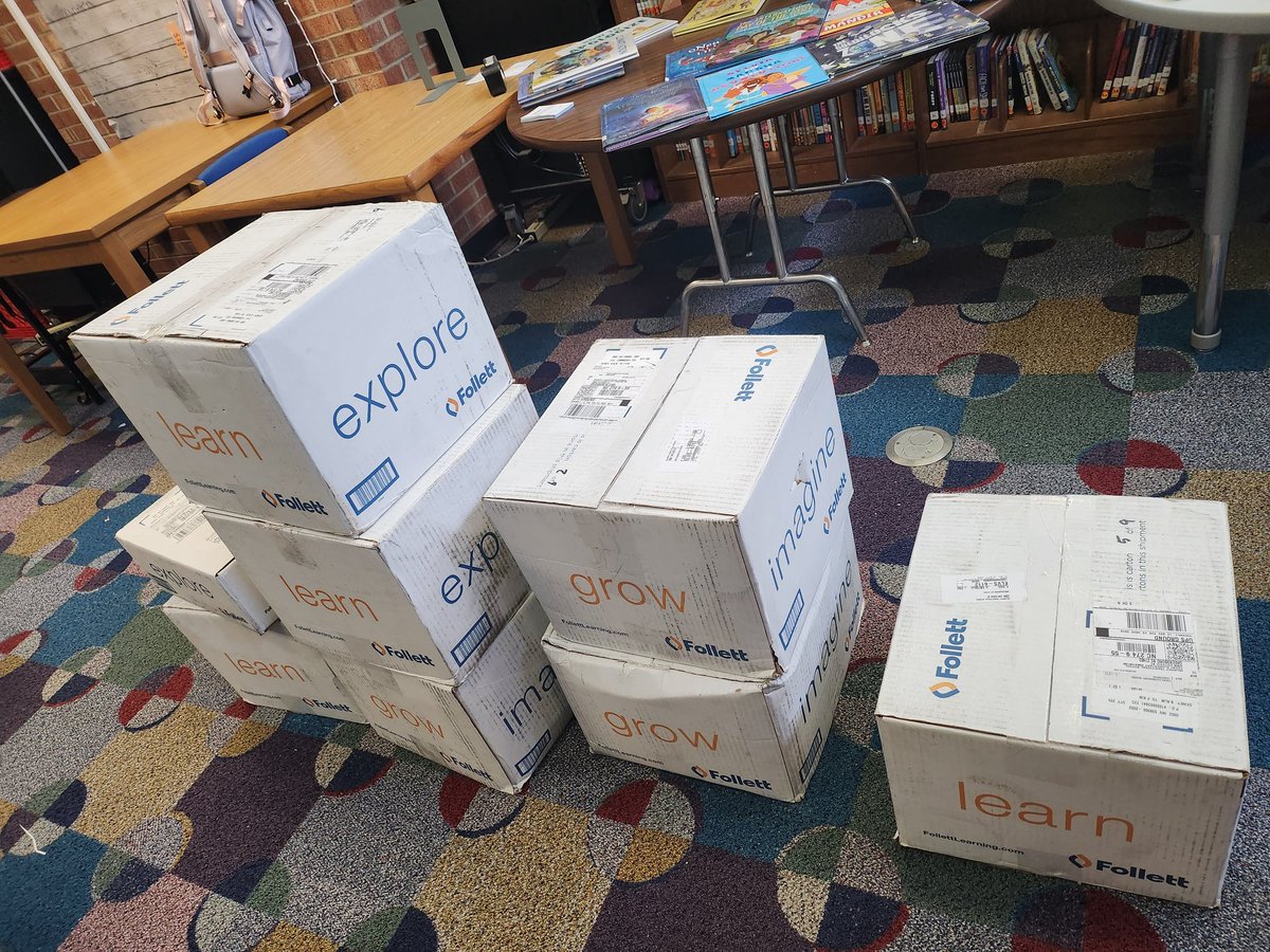 AngiesScribbles's tweet photo. ESSER Funds Book Delivery 😍😍😍 https://t.co/zT2otm3sKT