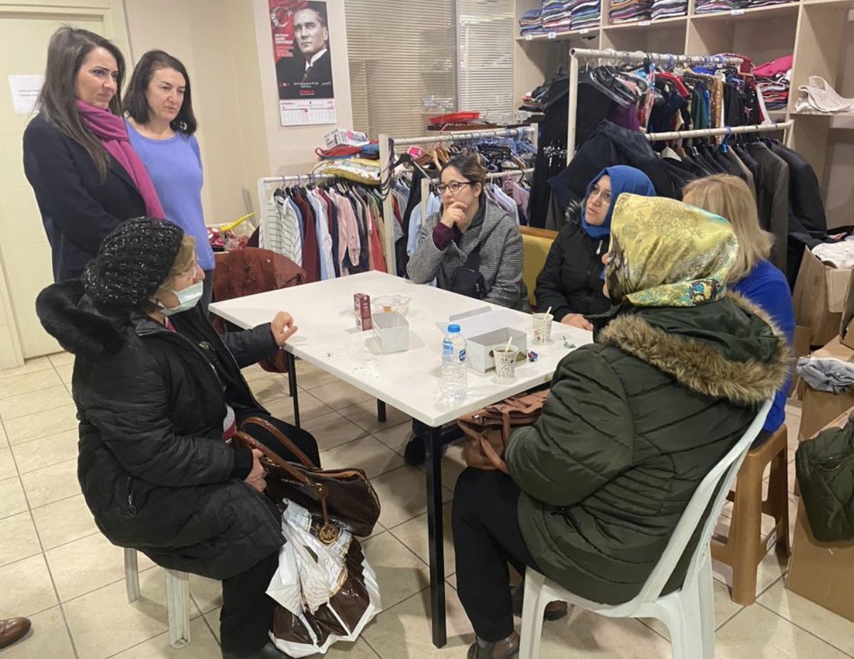 Sosyal Destek Hizm.Müdürlüğümüzdeydik bugün. Depremle dağılan hayatları gördük, dinledik. Söylenebilecek kelime yok maalesef, sadece Maltepe’de hayatlarını kolaylaştırmaya çalışacağız. Miraç Kandili’nde bütün dualarımı gözü yaşlı ailelerin melek olmuş çocuklarına edeceğim 🙏🙏🙏