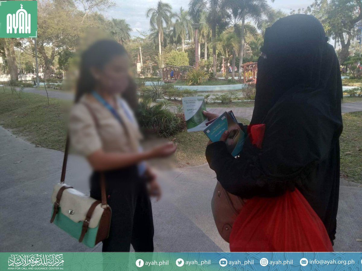 ayah_phil's tweet photo. Public dawah  conducted by Ayah women dawah team @ Plaza Heneral,  General Santos City

#Ayahwomen
#Ayahfordawah
#AyahGensan
#SpreadthemessageofISLAM https://t.co/N6GfxPARWA