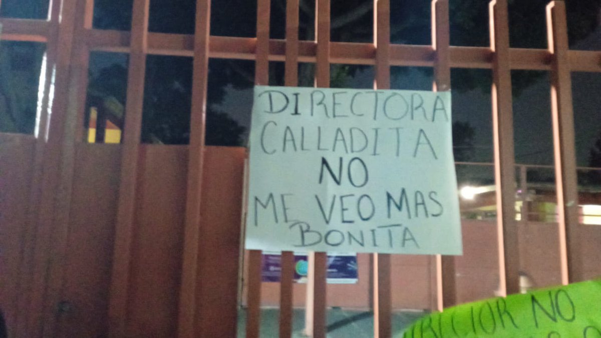 kondesita's tweet photo. Ayuda en la secundaria 228 Edmundo o Gorman de la @Alcaldia_Coy existe acoso sexual y nadie hace nada @HectorBarrera_ @HechosAM @SEP_mx @PaolaRojas @CNDH @GerardoVillanva https://t.co/cF9n6DWKYe